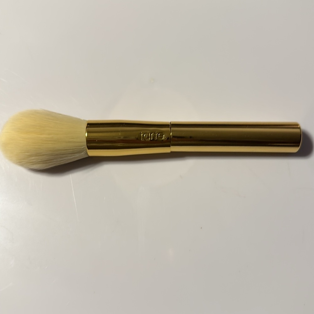 Tarte Gold Powder Brush - Picture 2 of 6